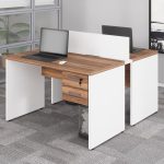 Estação de Trabalho Dupla 1,20×1,35m 02 Lugares c/ Gavetas c/ ponto de tomada PÉ PAINEL – Nogal Sevilha/Branco – 34427 Kairós Office Linha 40 mm Nogal – Branco 18